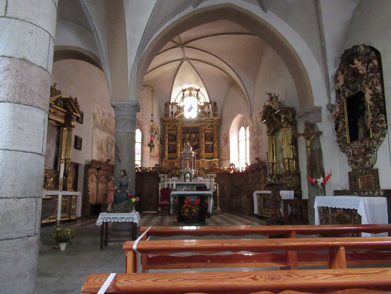 Interieur kerk in Pelizzano
